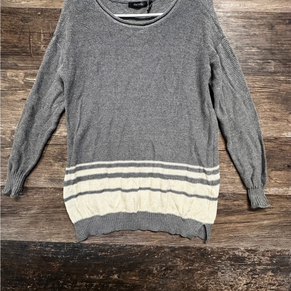 Daisy Fuentes Gray and Cream Sweater - Picture 1 of 7